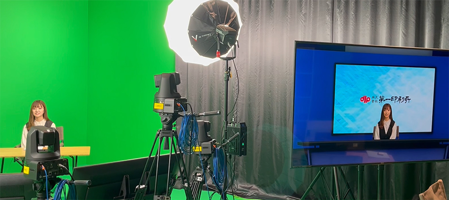 クロマキー合成でバーチャル背景の動画制作が可能